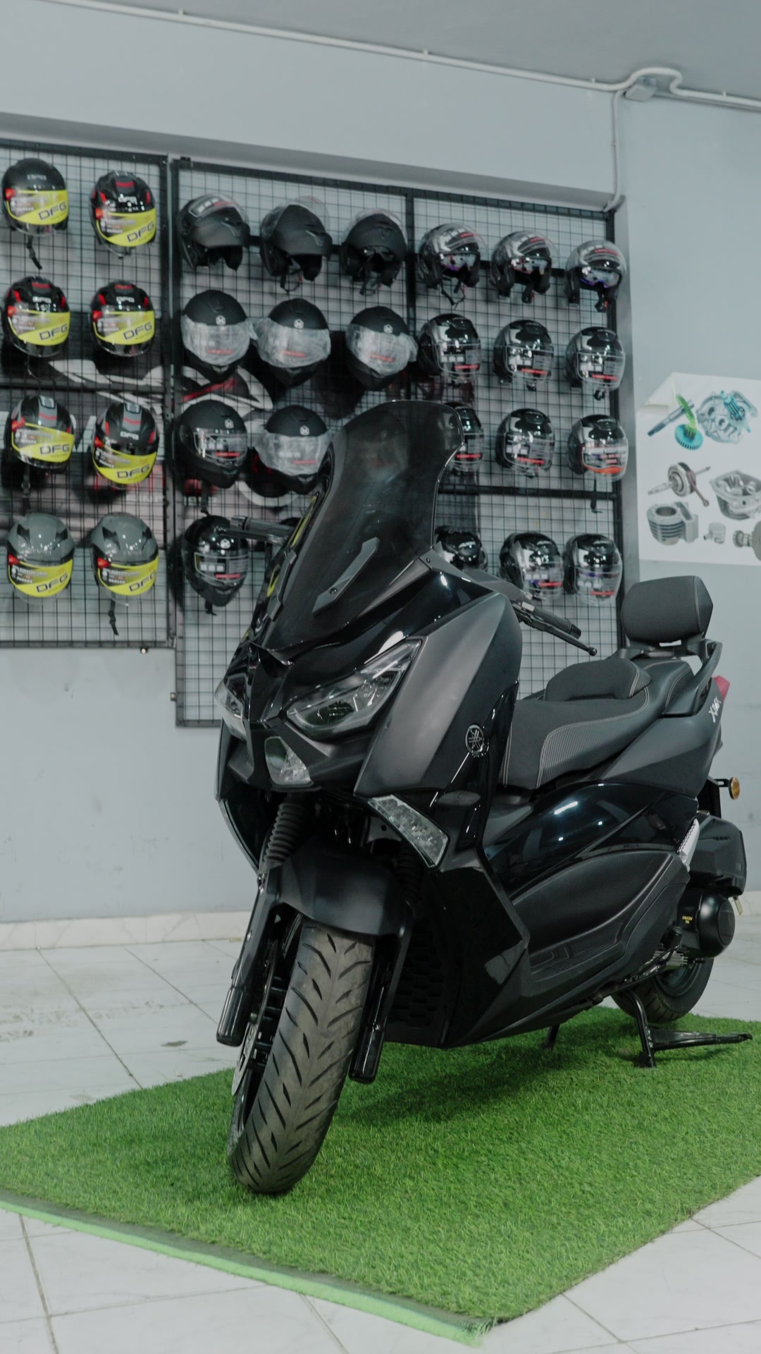 XMAX 300
