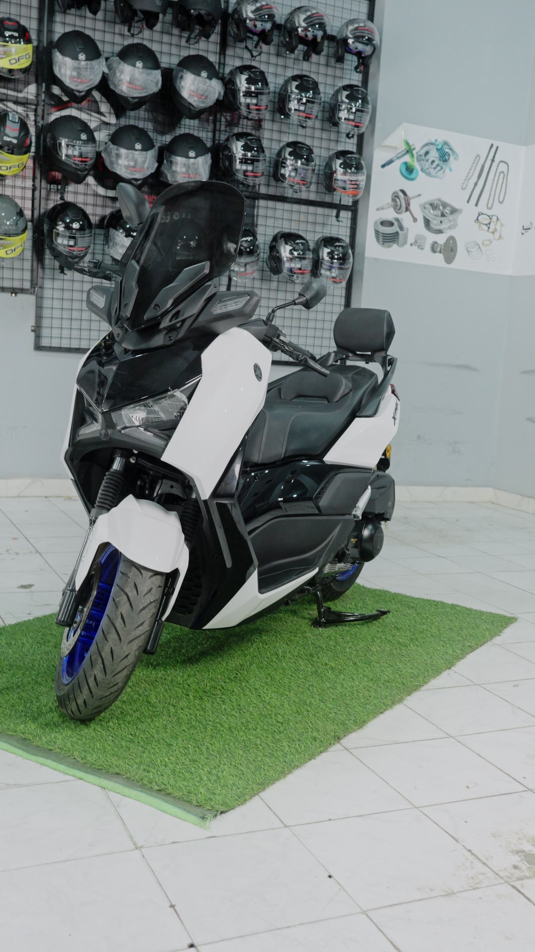 XMAX 300