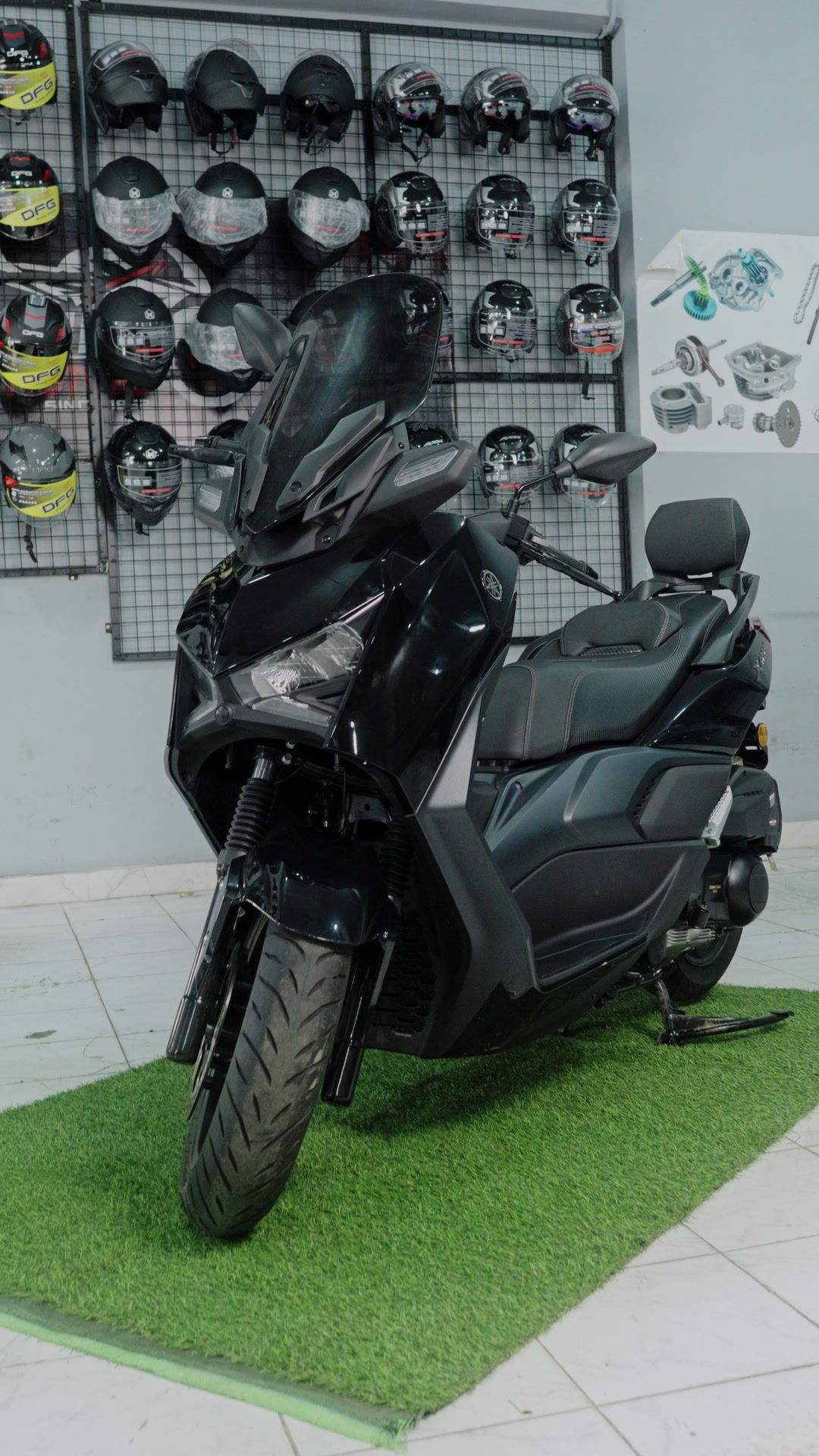 XMAX 300