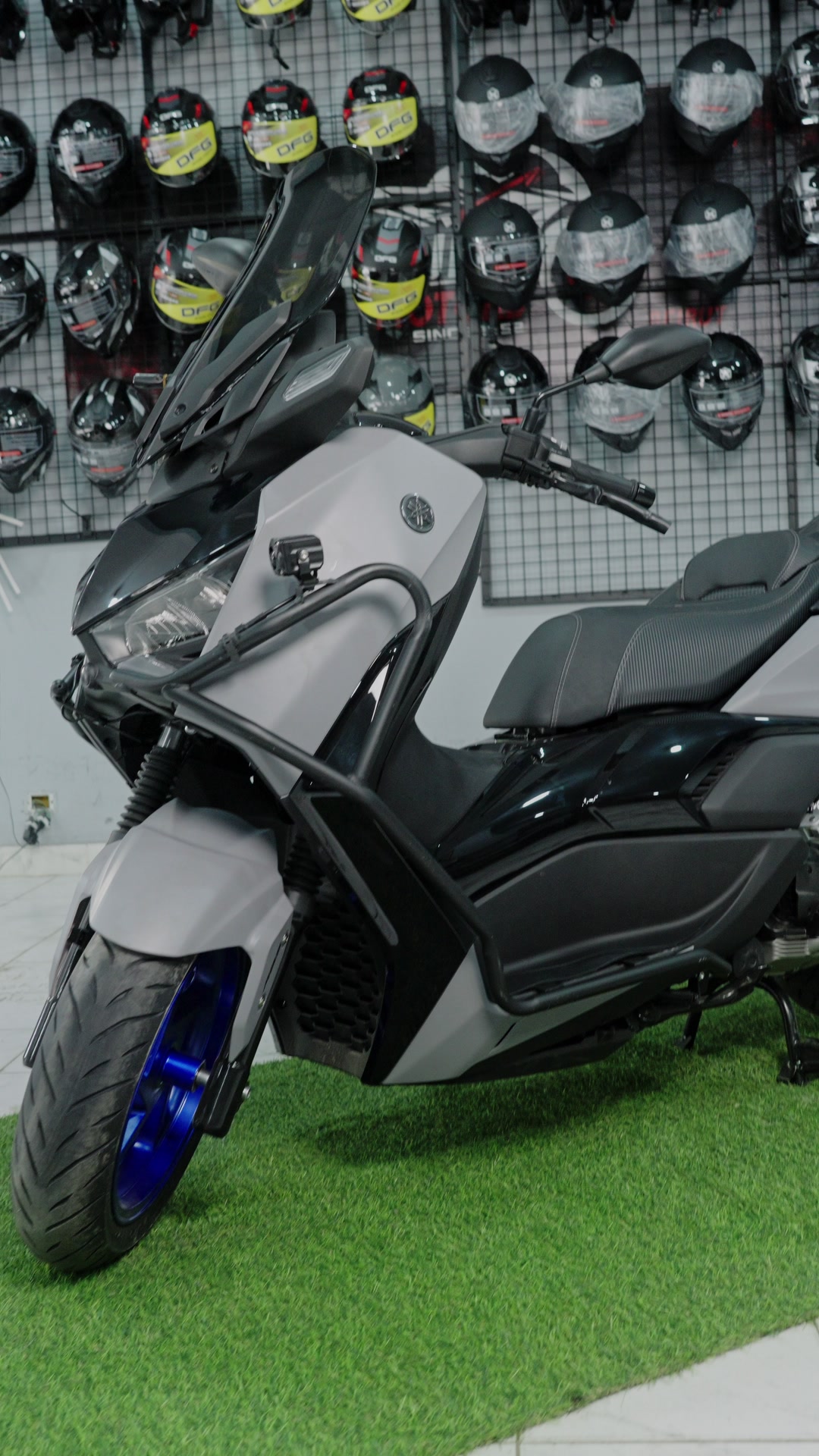 XMAX 300